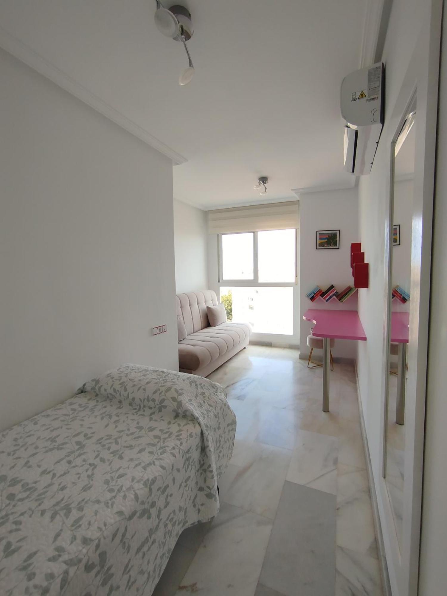 Apartamento Atico Duplex Con Vistas Al Mar. Dos Plazas De Garaje